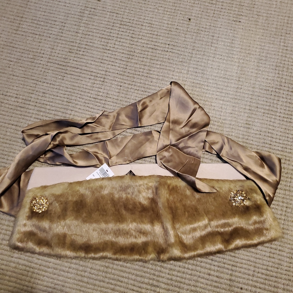 NWT Henri Bendel Blake silk scarf